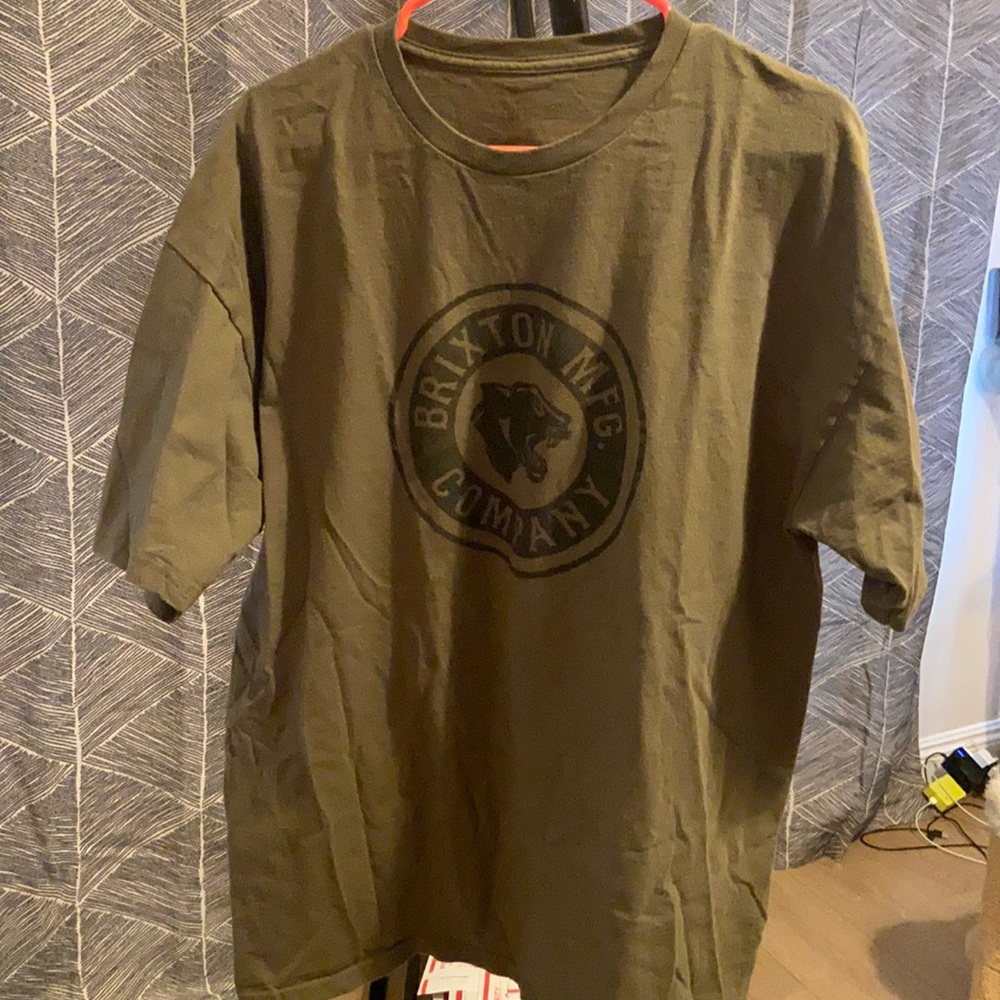 Men’s Brixton XL t-shirt. Olive green.